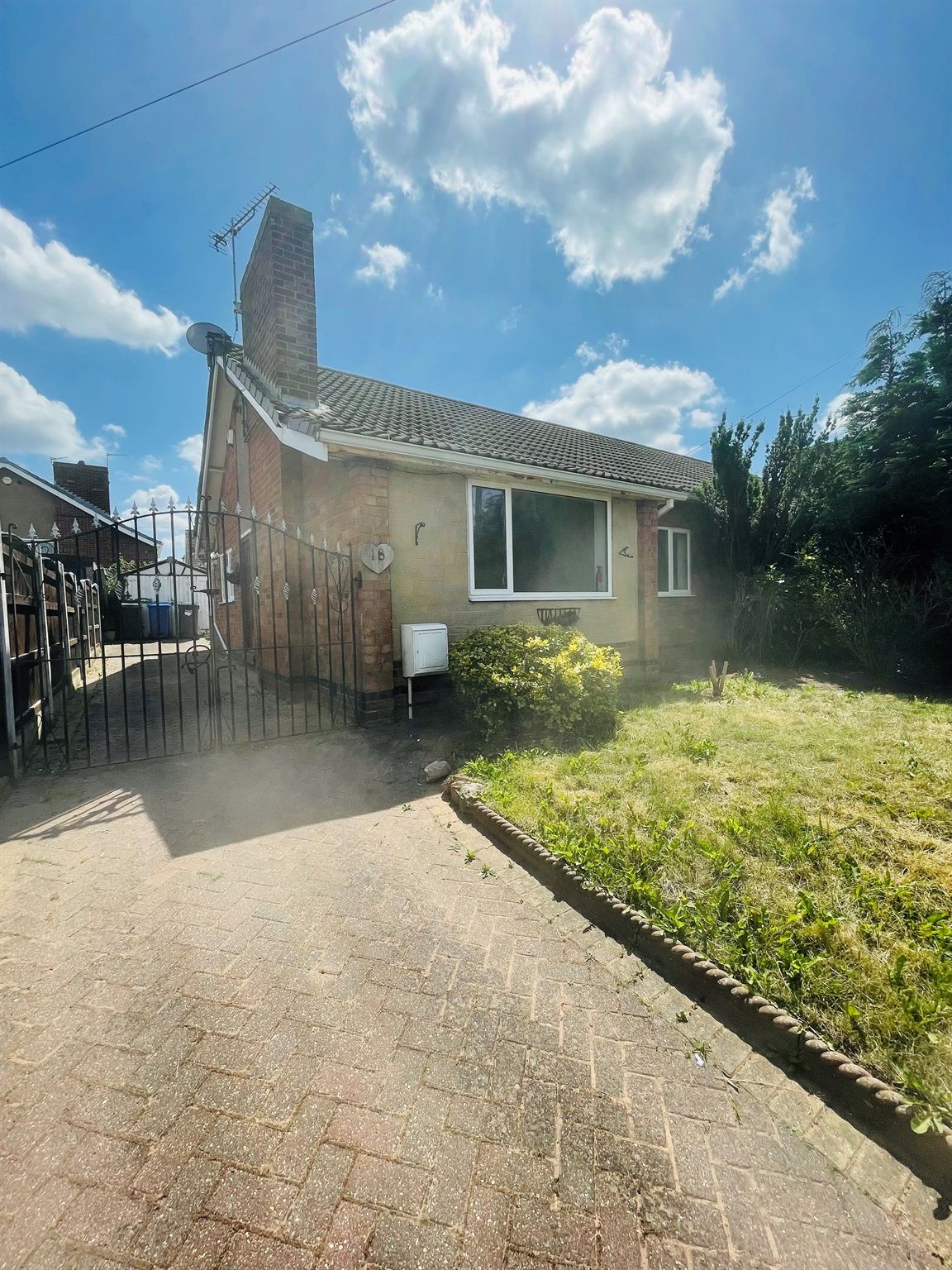 2 bed semidetached bungalow for sale in Mile End Avenue, Hatfield