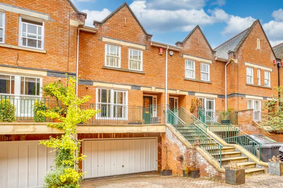 4 bed town house for sale in Chapel Square, Virginia Water GU25 Zoopla