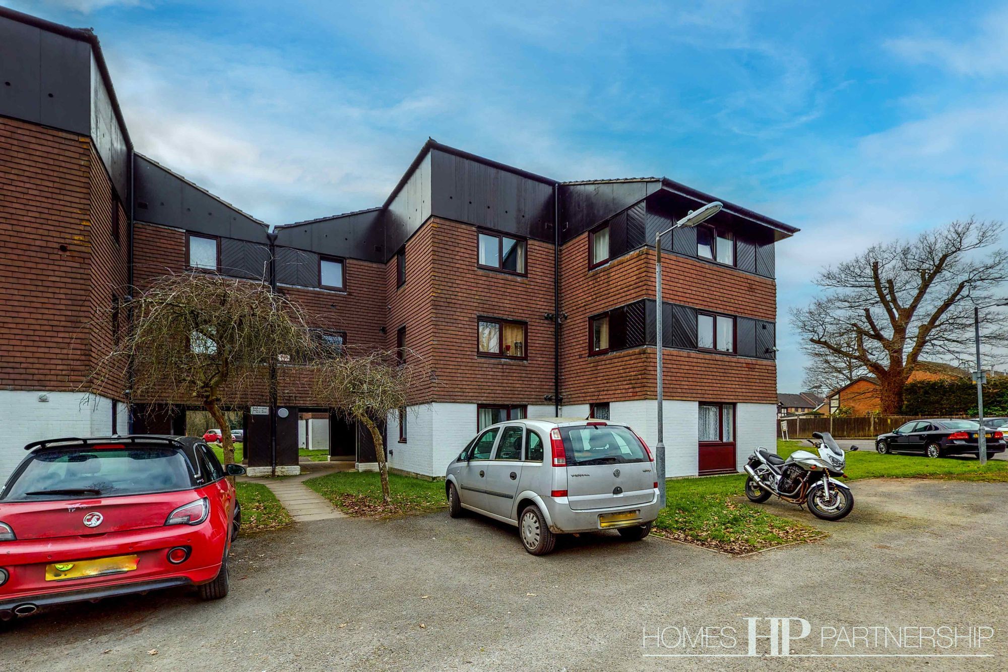 Studio to rent in Camelot Court, Ifield RH11 Zoopla