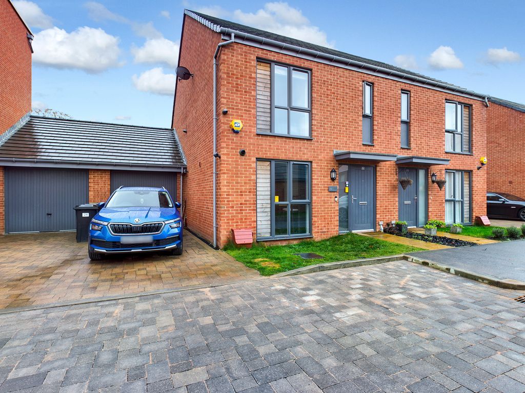 3 bed semidetached house to rent in Stable Place, Bordon GU35 Zoopla