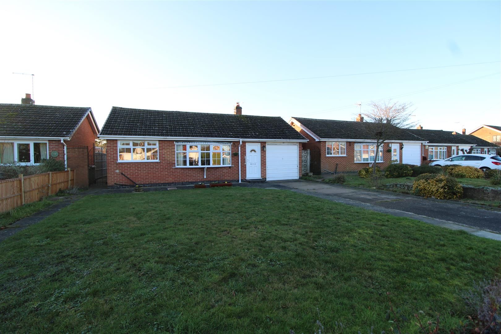 2 bed detached bungalow for sale in Barnfield Road, Collingham, Newark