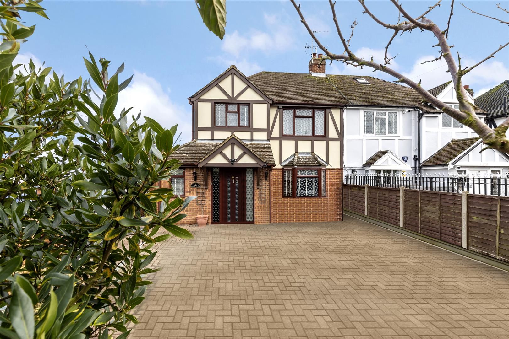 3 bed semidetached house for sale in Tudor Villas, Burton Lane, Goffs