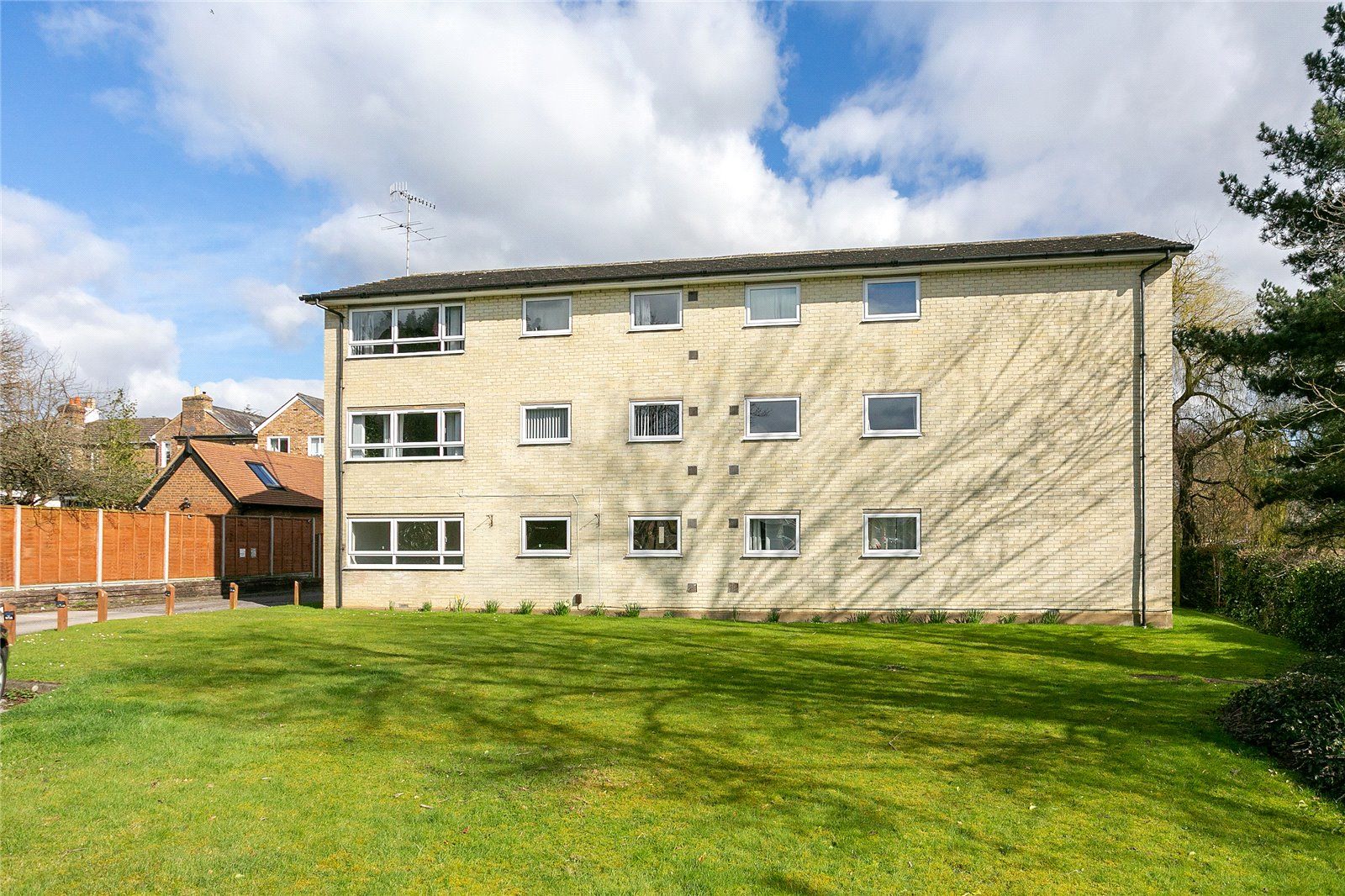 Yew Tree Court, Fishery Road, Hemel Hempstead, Hertfordshire HP1  