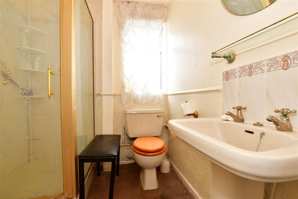 4 bed bungalow for sale in Elizabeth Gardens, Havenstreet, Ryde, Isle