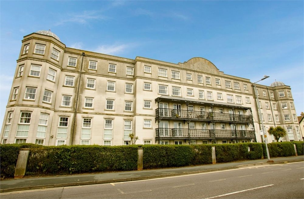 2 bed flat for sale in Marine Parade West, ClactonOnSea, Essex CO15
