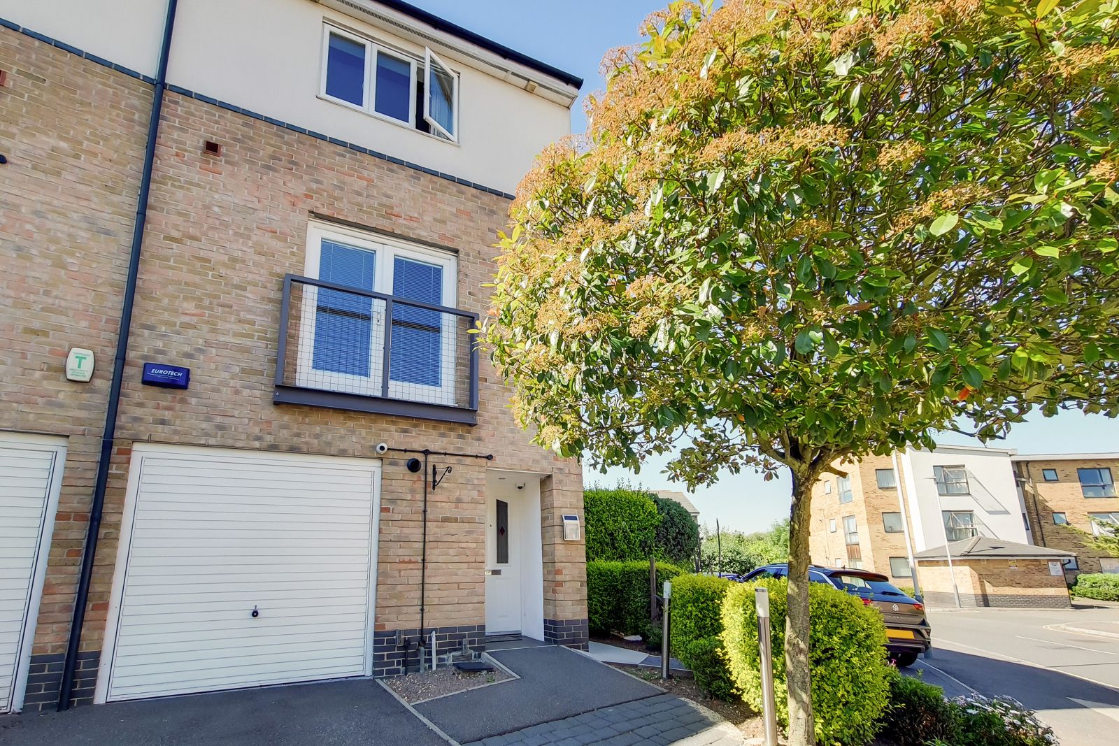 End terrace house for sale in Ballinger Way, Northolt UB5 Zoopla