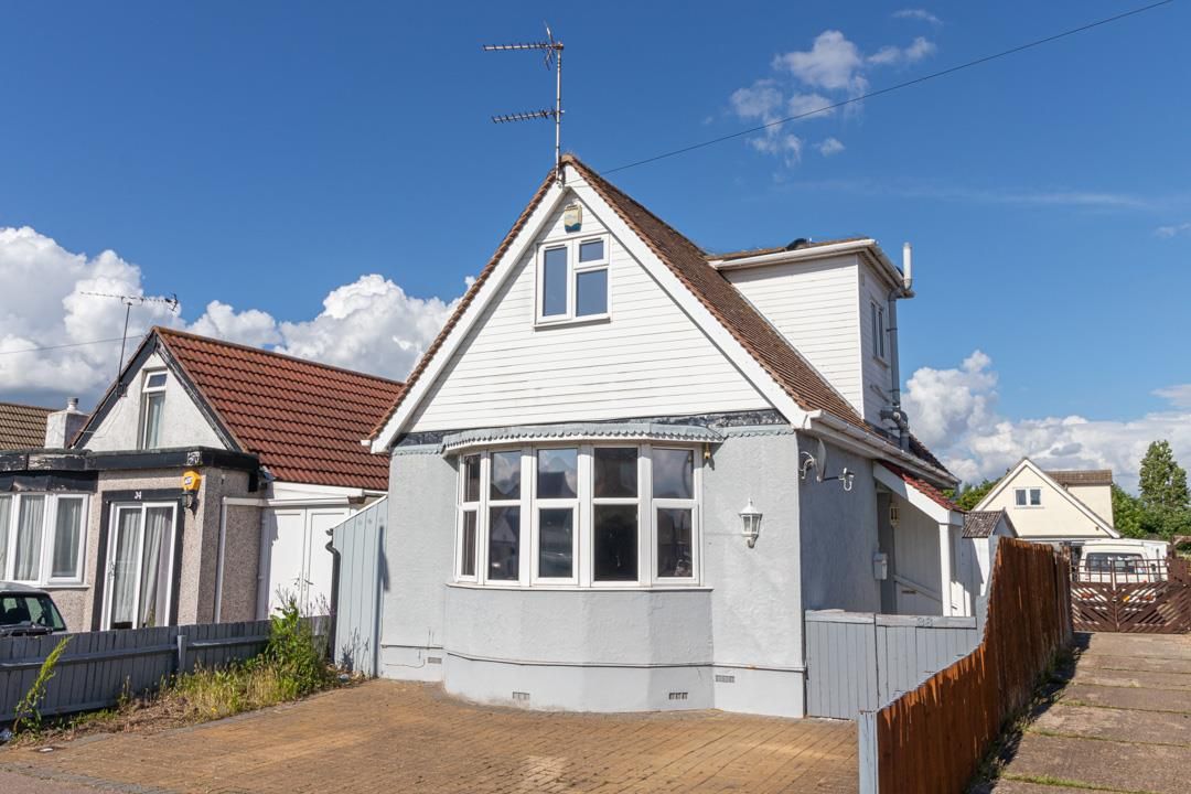 3 bed property for sale in Golf Green Road, Jaywick, ClactonOnSea