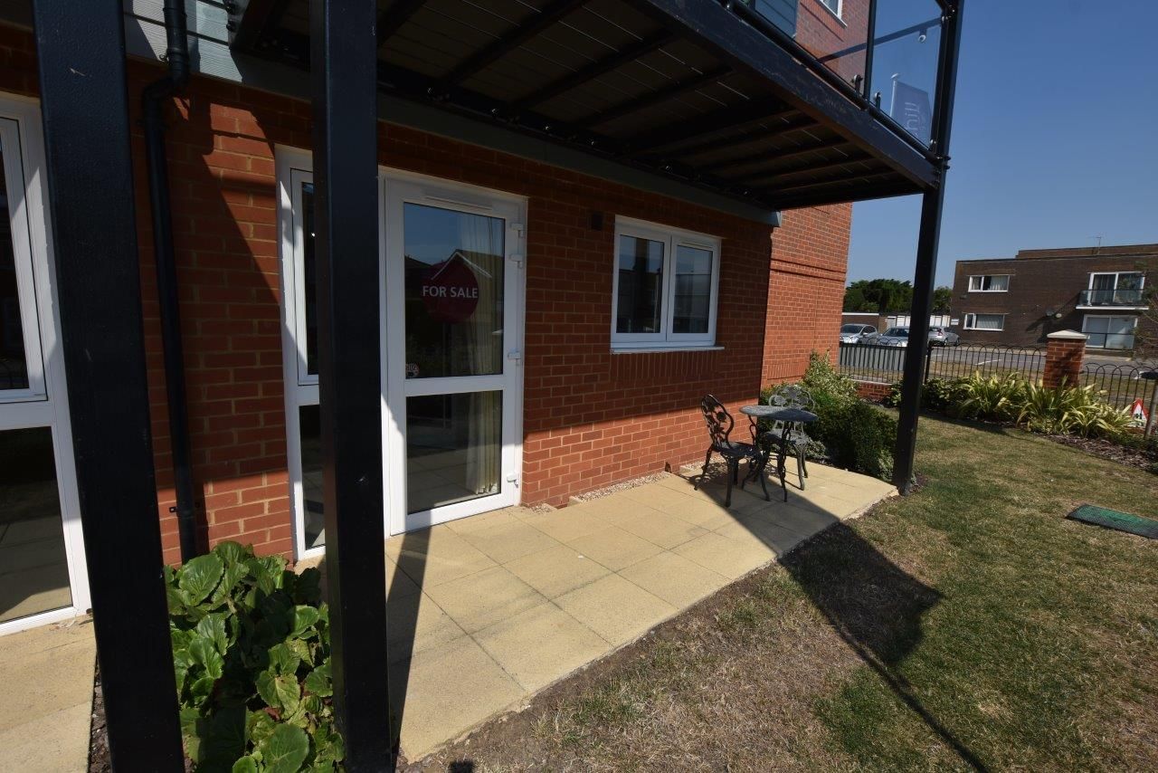 15 Rowe Avenue, Peacehaven BN10  