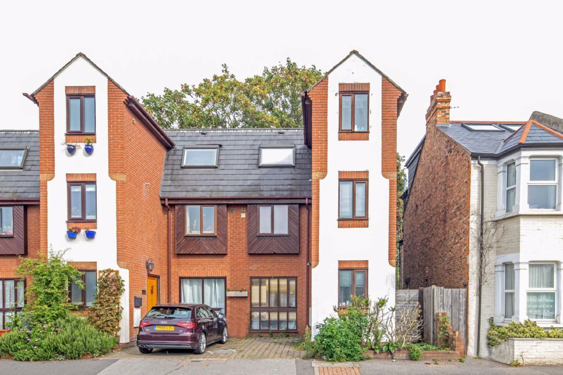 3 bed property for sale in St. Johns Road, Isleworth TW7 Zoopla