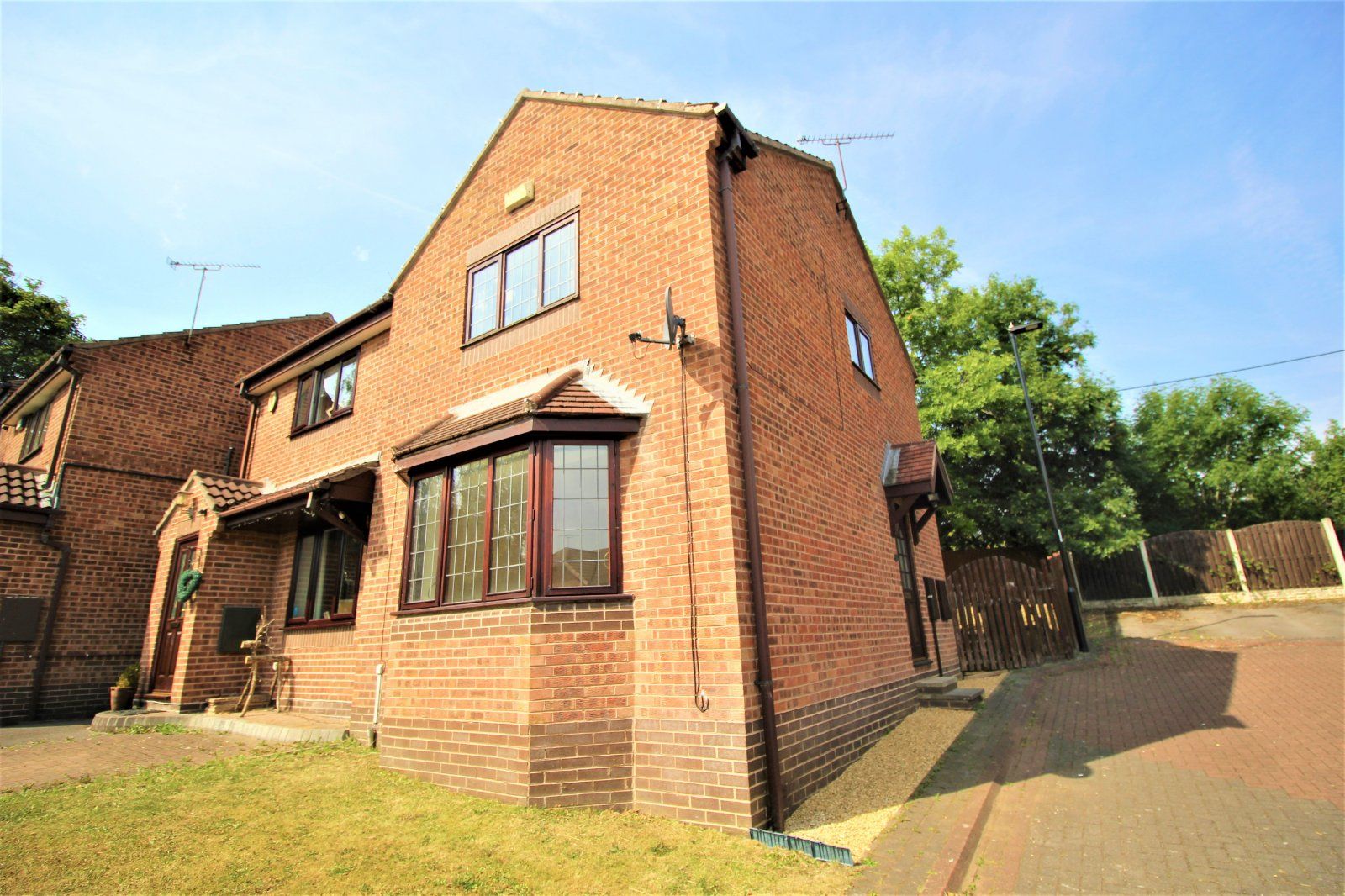 2 bed semidetached house for sale in Thornbrook Gardens, Chapeltown
