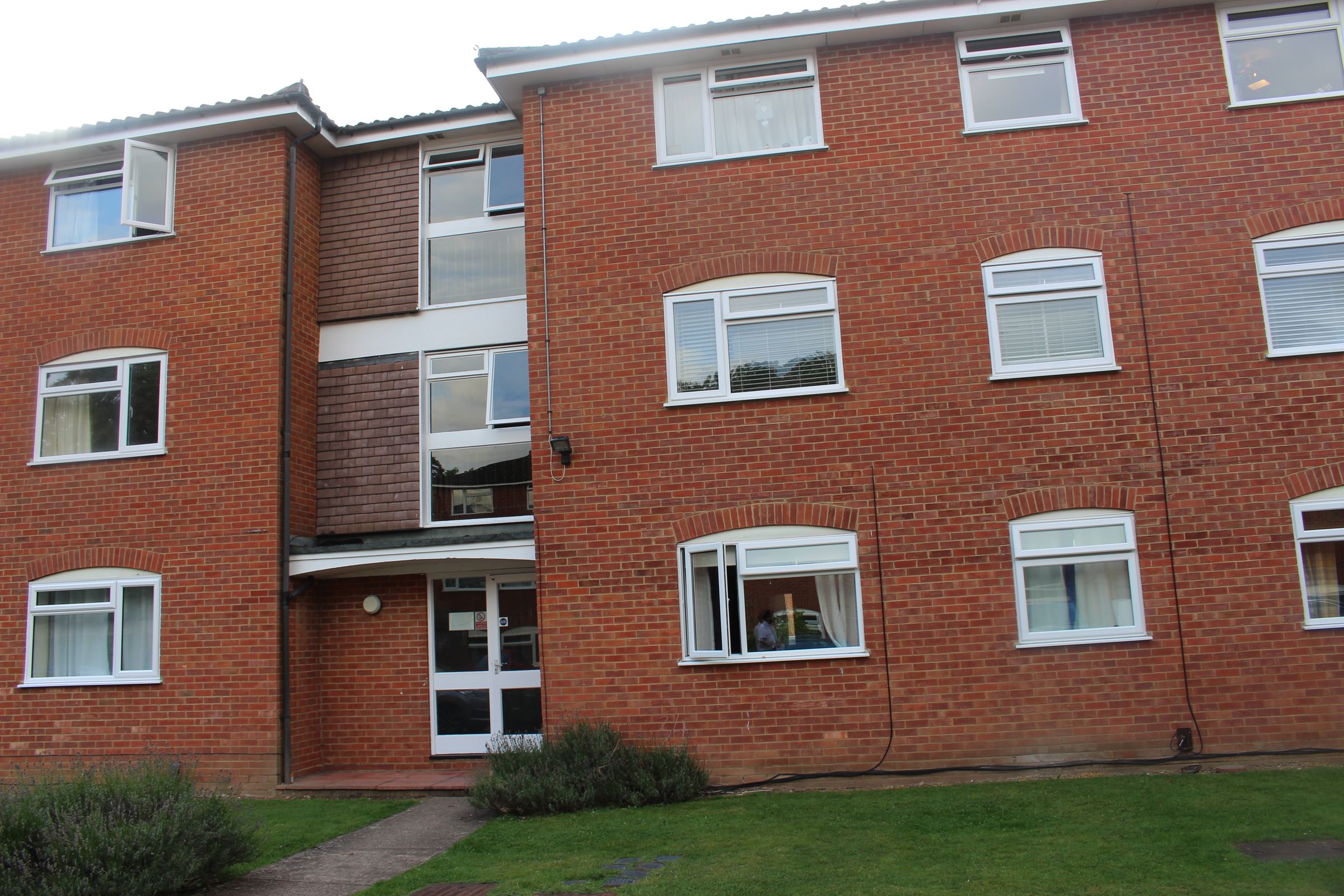 2 bed flat to rent in Cobblers Close, Slough SL2 Zoopla