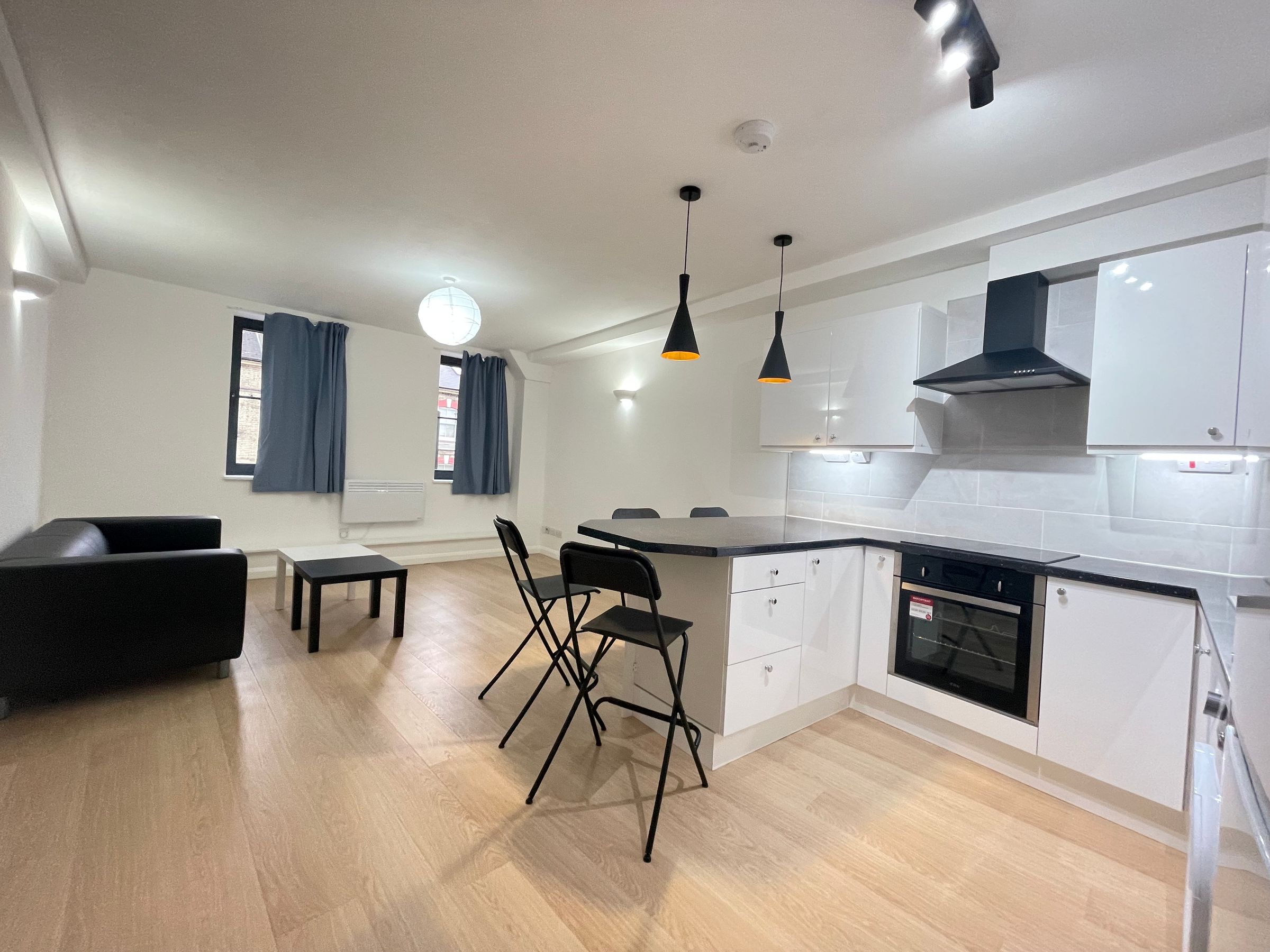 2 bed flat to rent in St Johns Hill, Clapham Junction SW11 Zoopla