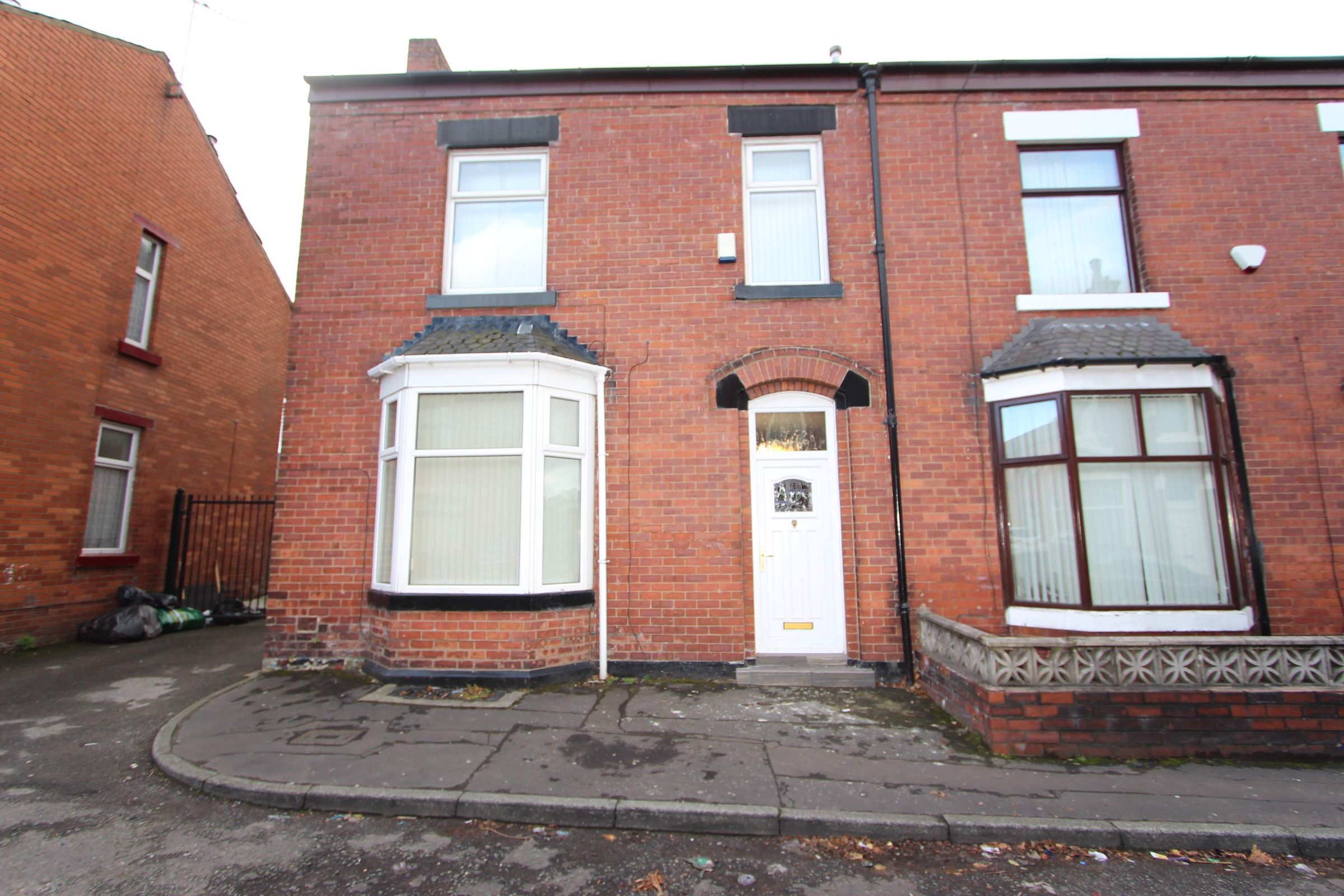 4 bed terraced house for sale in Dunster Avenue, Deeplish, Rochdale OL11 Zoopla