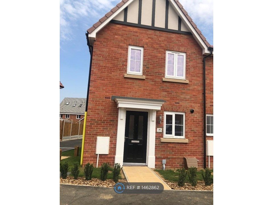 2 bed semidetached house to rent in Saltsman Road, Bury St. Edmunds