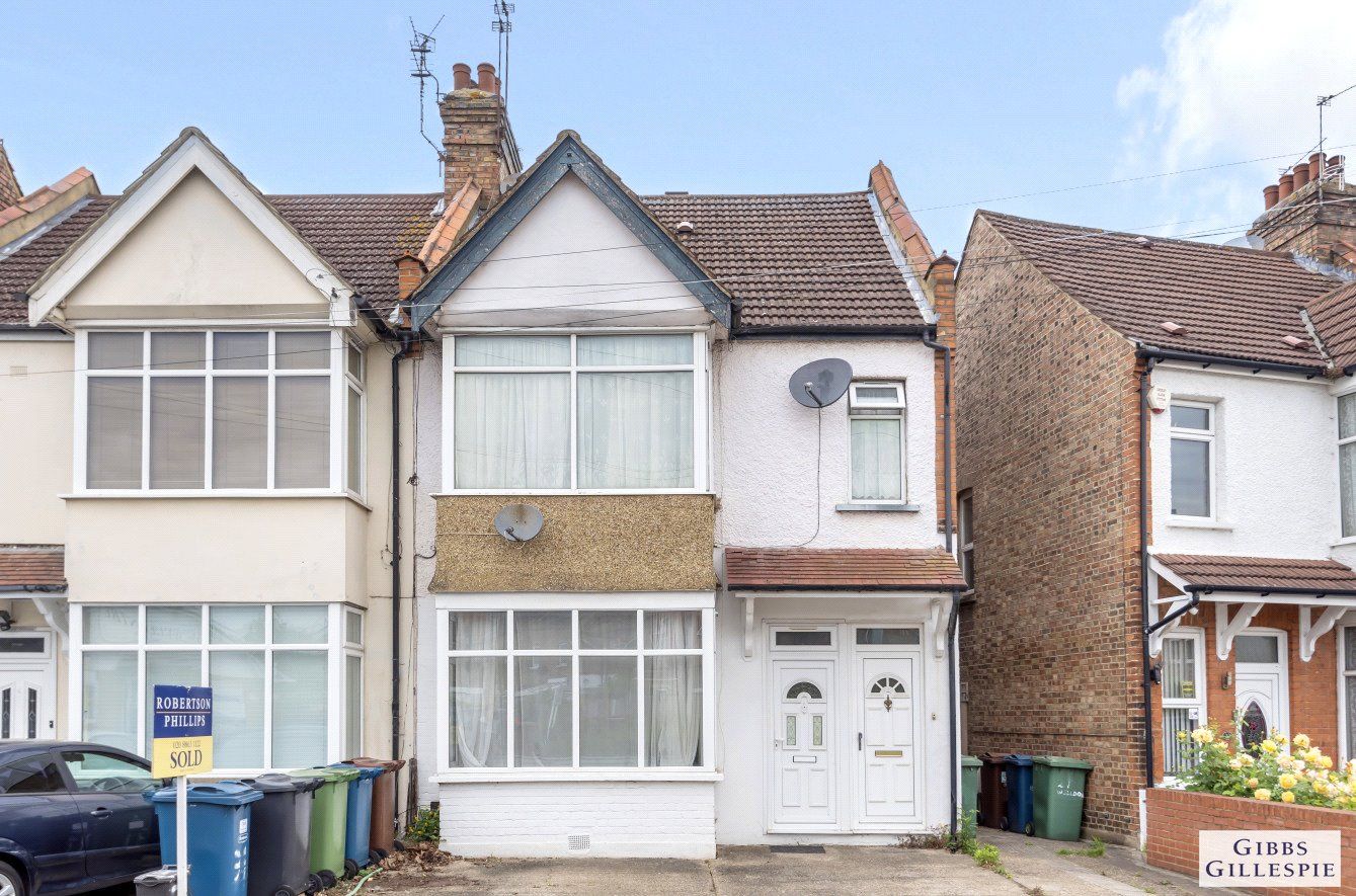 2 bed for sale in Welldon Crescent, Harrow, Middlesex HA1