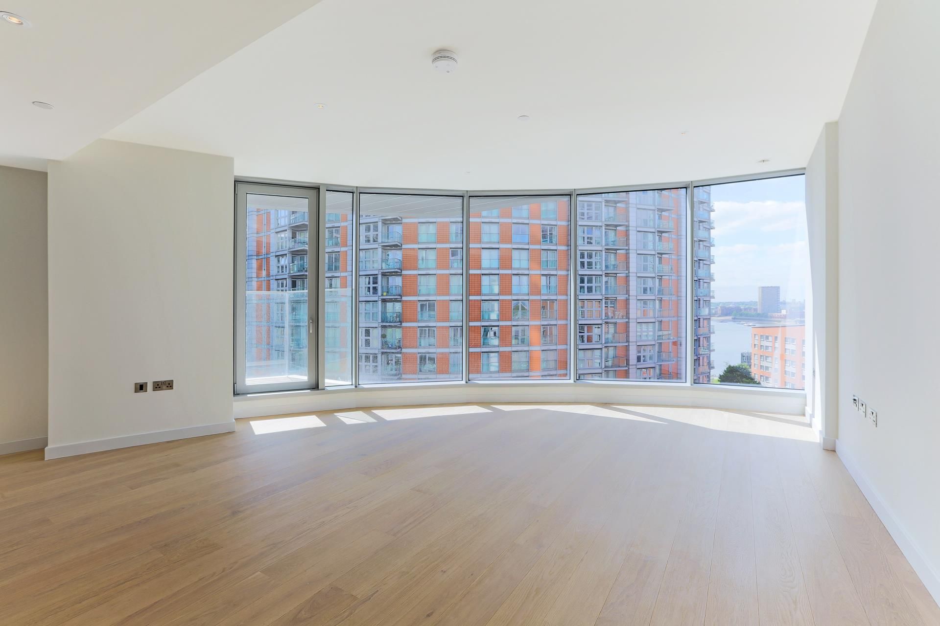 1 bed flat to rent in Charrington Tower, New Providence Wharf, London