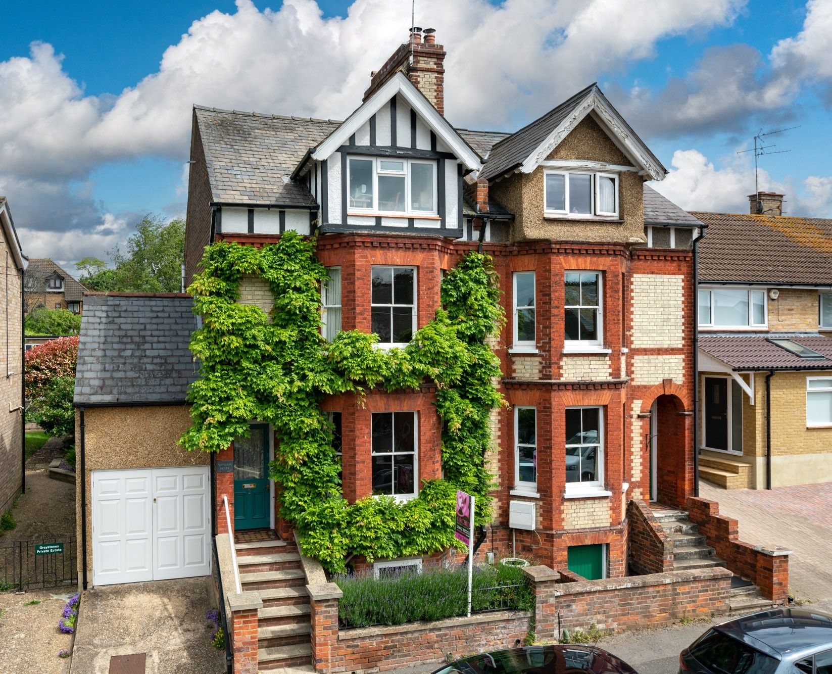 4 bed semidetached house for sale in Horsecroft Road, Hemel Hempstead