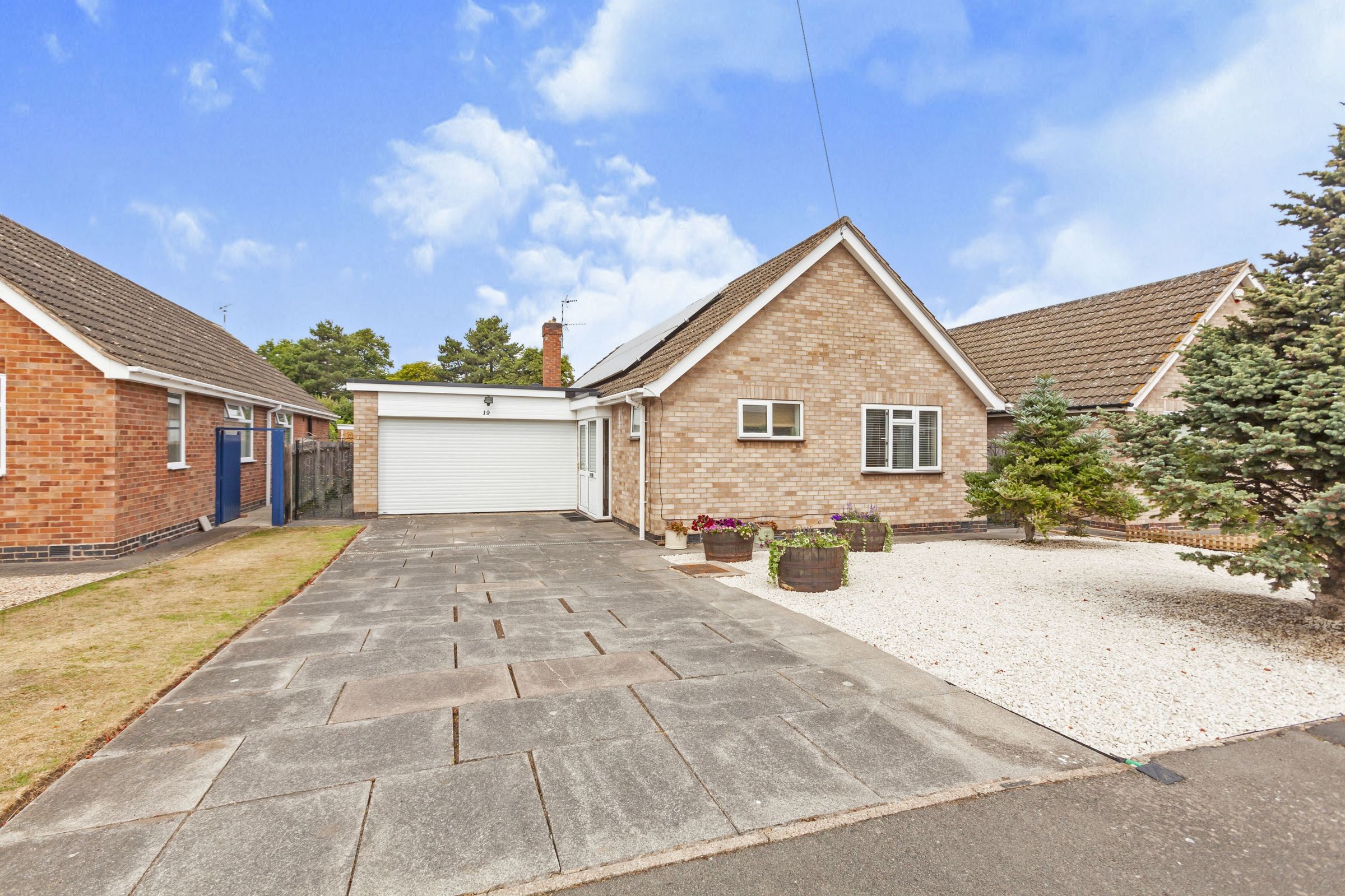 3 bed detached bungalow for sale in Grangefields Drive, Rothley LE7