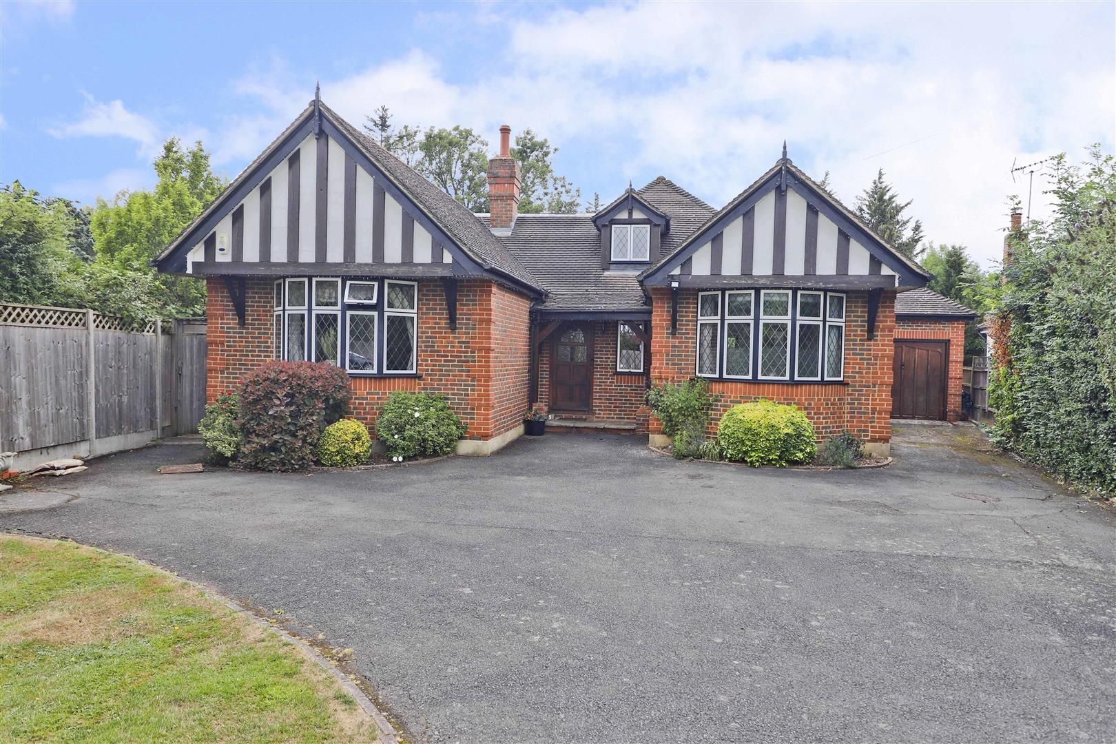 4 bed detached bungalow for sale in Meadow Close, Ruislip HA4 Zoopla