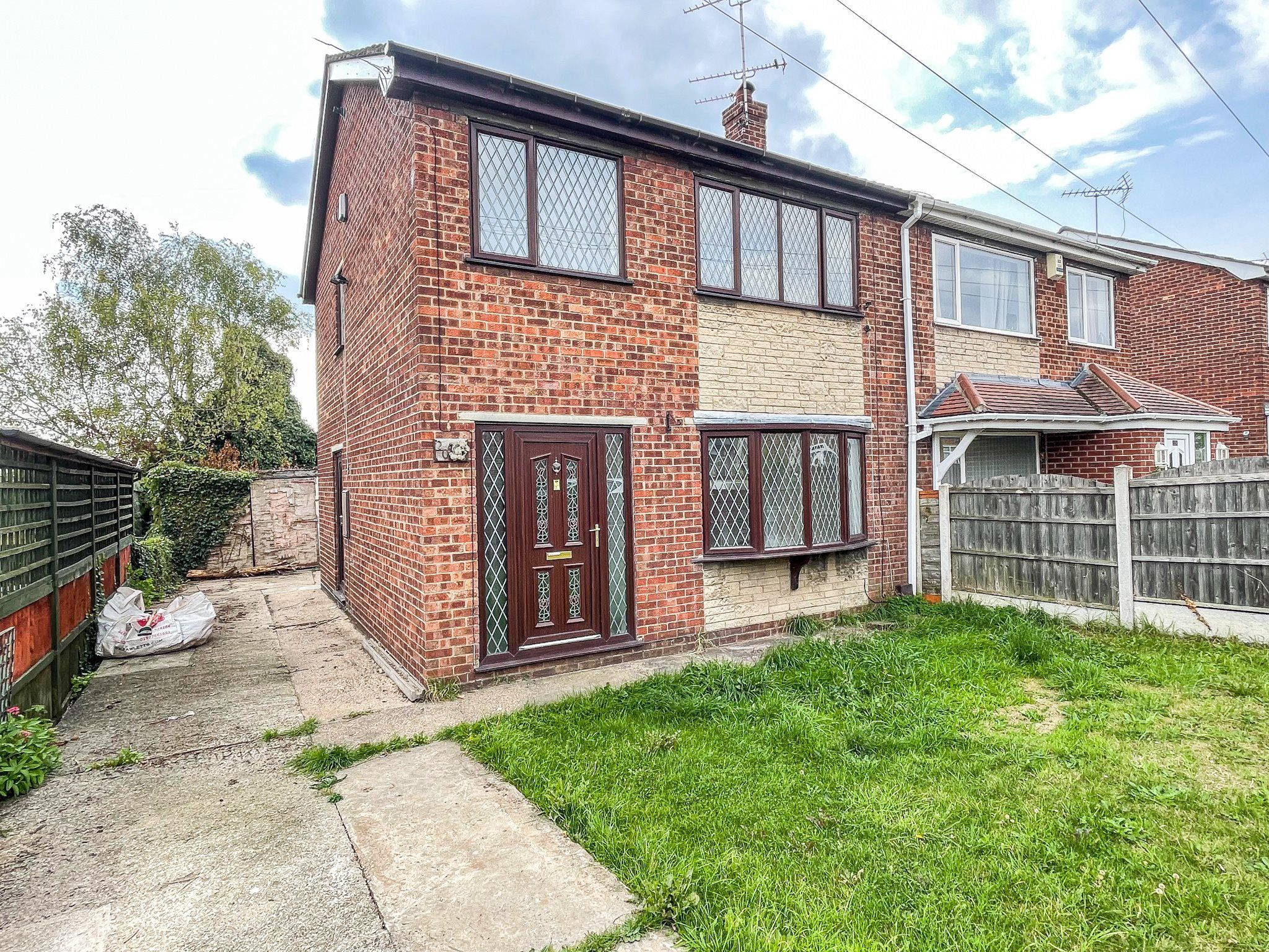 3 bed semidetached house for sale in Lake Road, Woodlands, Doncaster