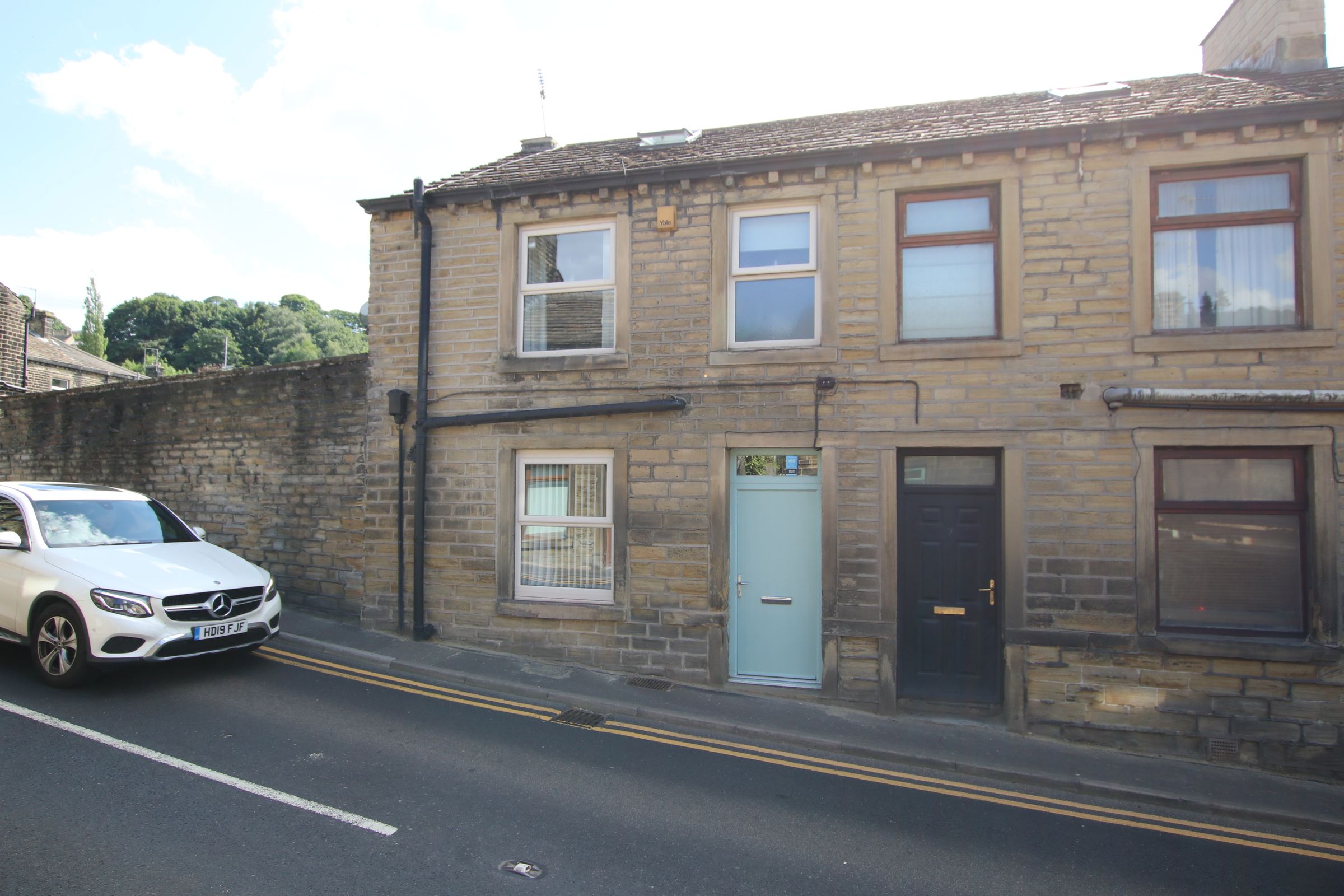 3 bed end terrace house for sale in Penistone Road, New Mill, Holmfirth