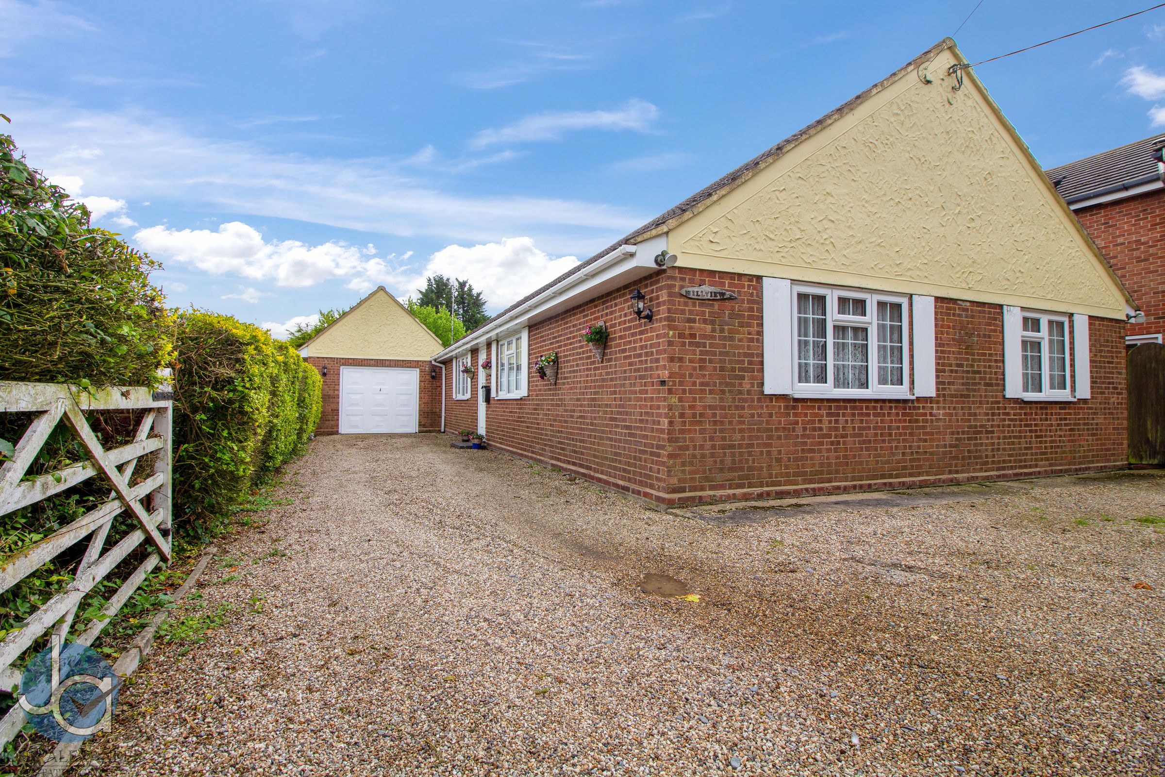 4 bed detached bungalow for sale in Barnhall Road, Tolleshunt Knights