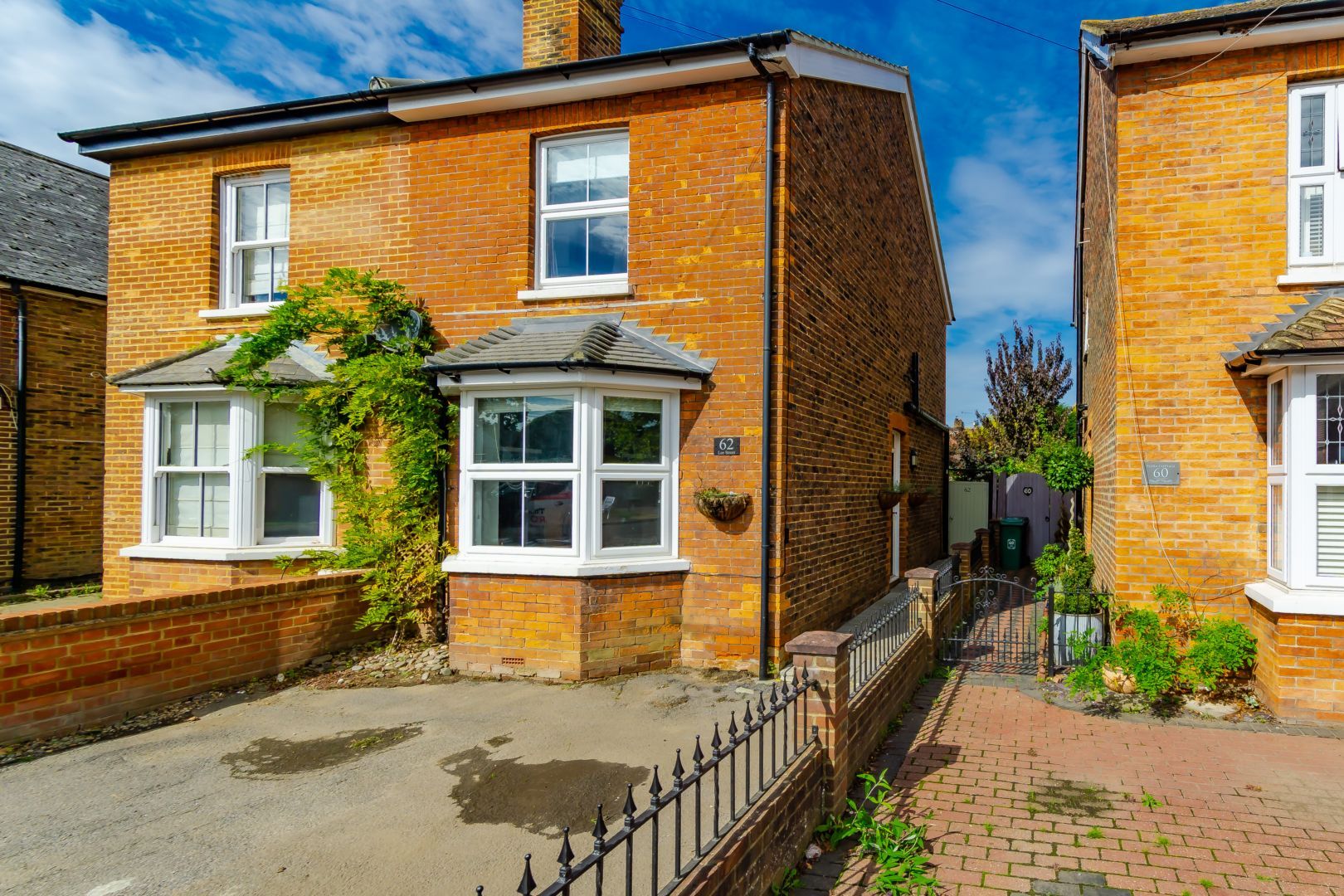 3 bed semidetached house for sale in Lee Street, Horley RH6 Zoopla