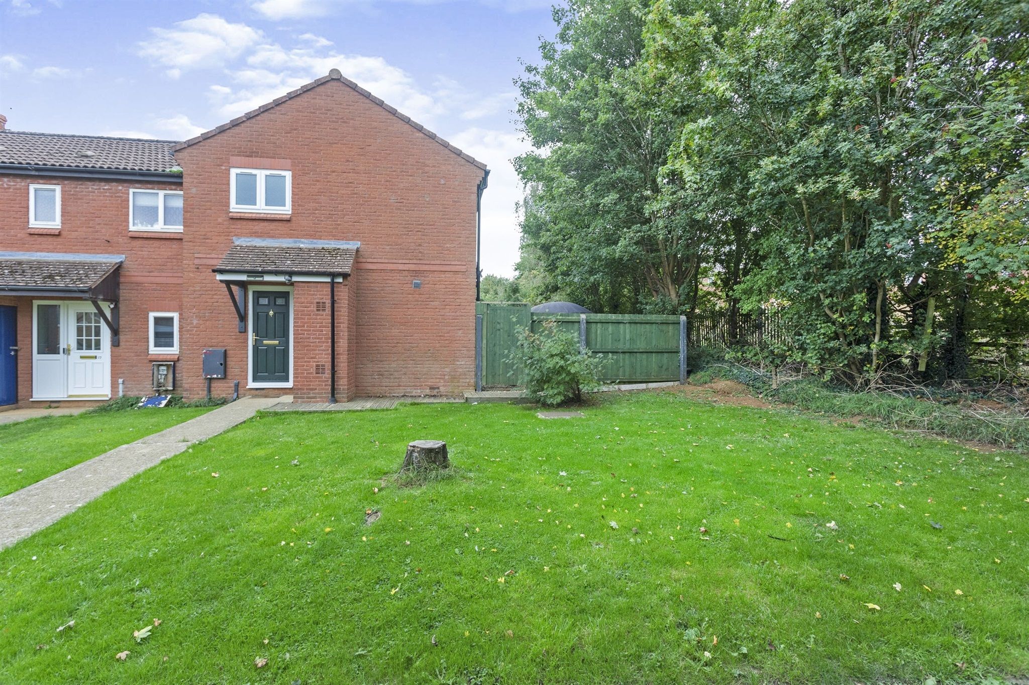 3 bed semidetached house for sale in Highclere Gardens, Banbury OX16