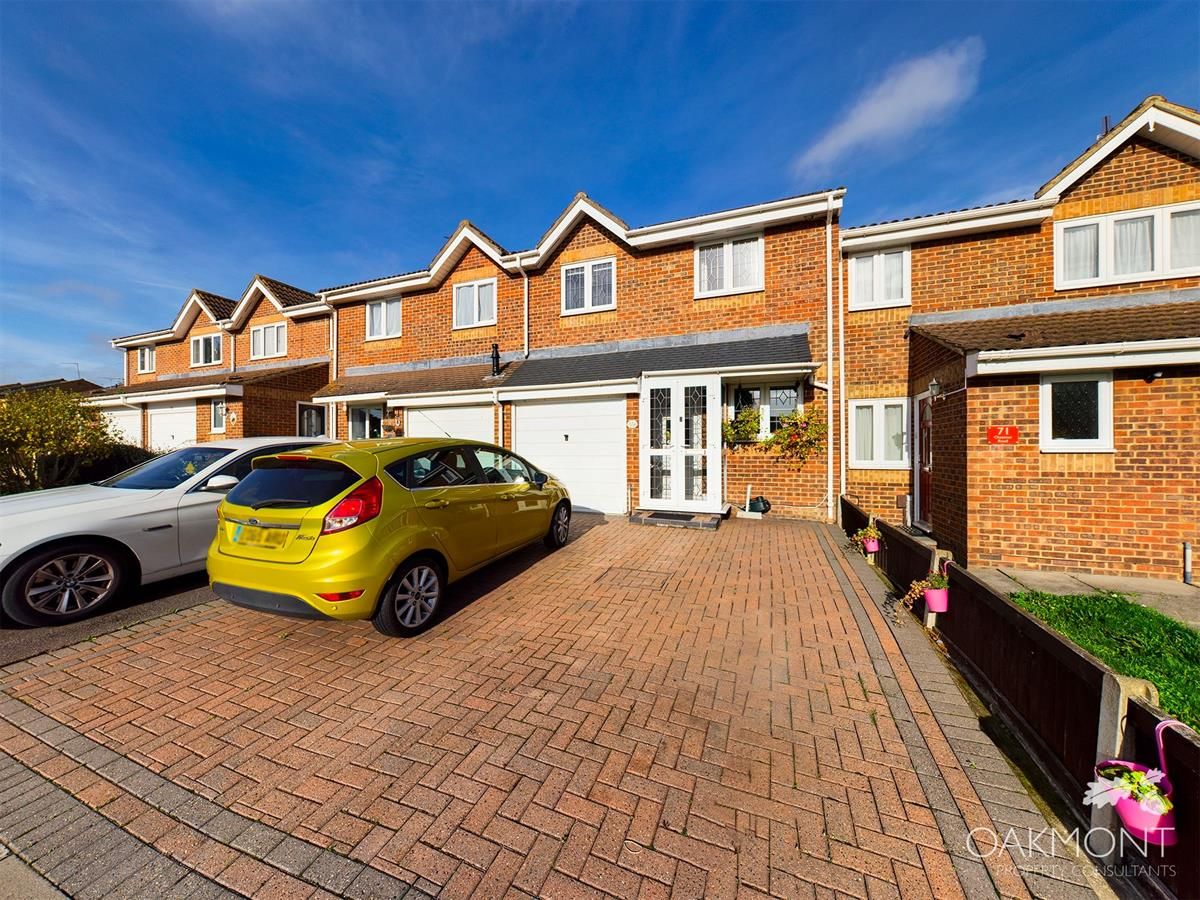 3 bed terraced house for sale in Chestnut Road, Vange, Basildon SS16
