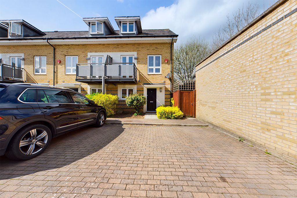 3 bed town house to rent in Hugo Close, Watford WD18 Zoopla
