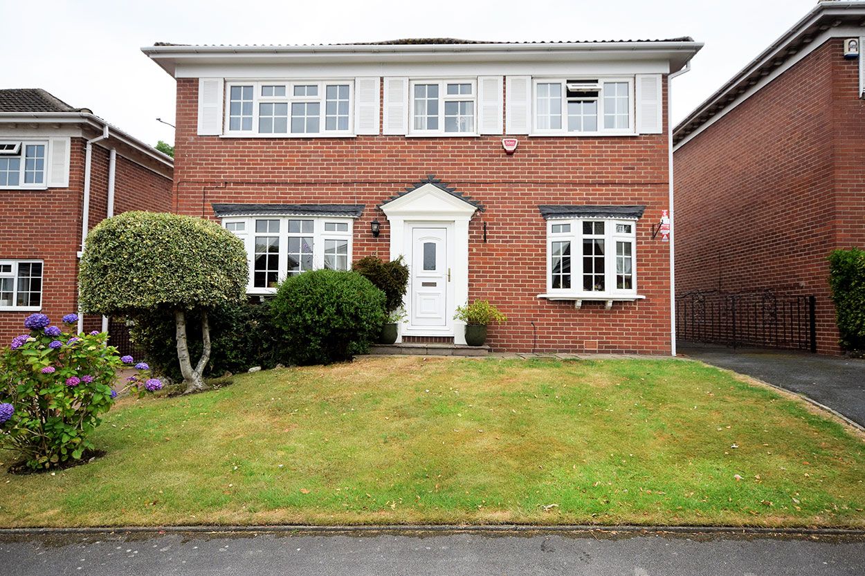 4 bed detached house for sale in Oakwood Rise, Roundhay, Leeds LS8 Zoopla