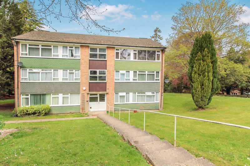 2 bed flat for sale in Harestone Hill, Caterham CR3 Zoopla