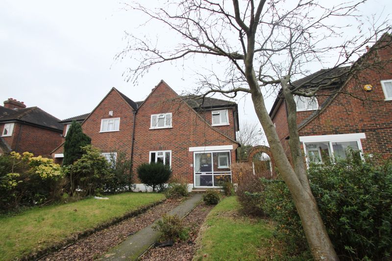 3 bed semidetached house to rent in Manor Park Road, West Wickham BR4