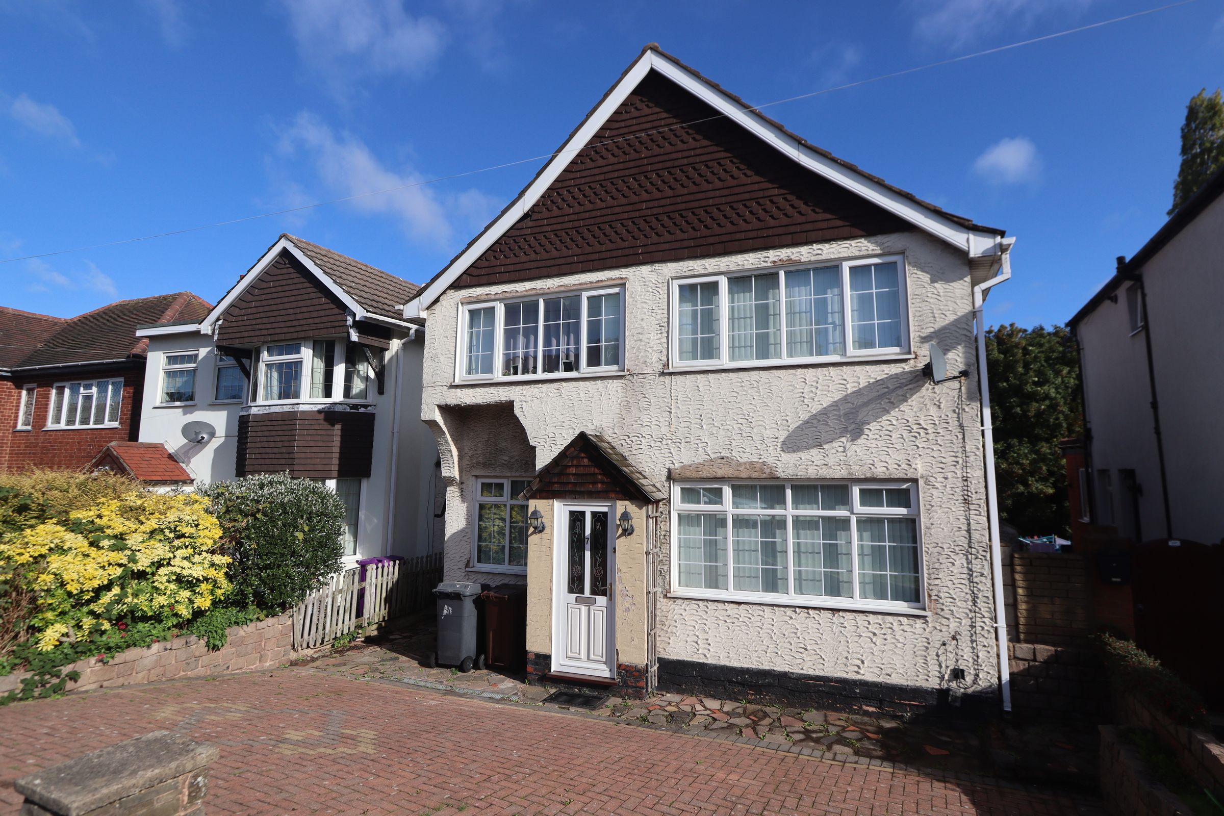 3 bed detached house for sale in Brynmawr Road, Lanesfield, Bilston