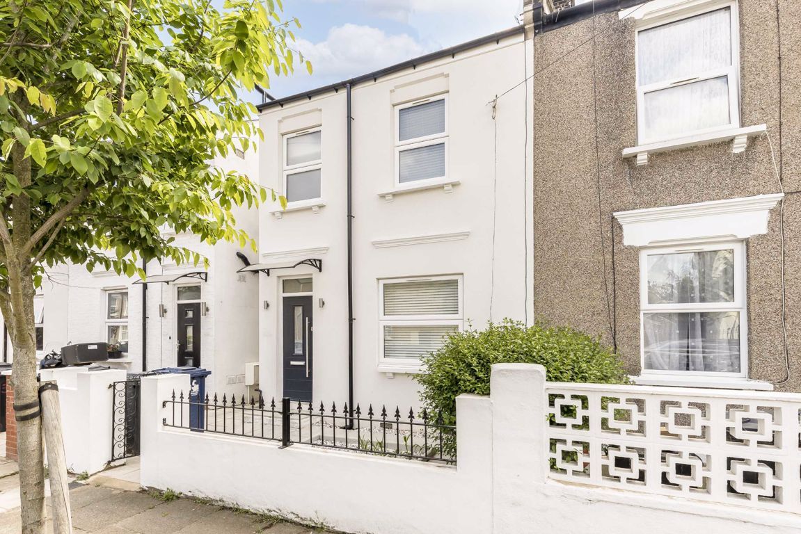 5 bed semidetached house for sale in Wells House Road, London NW10