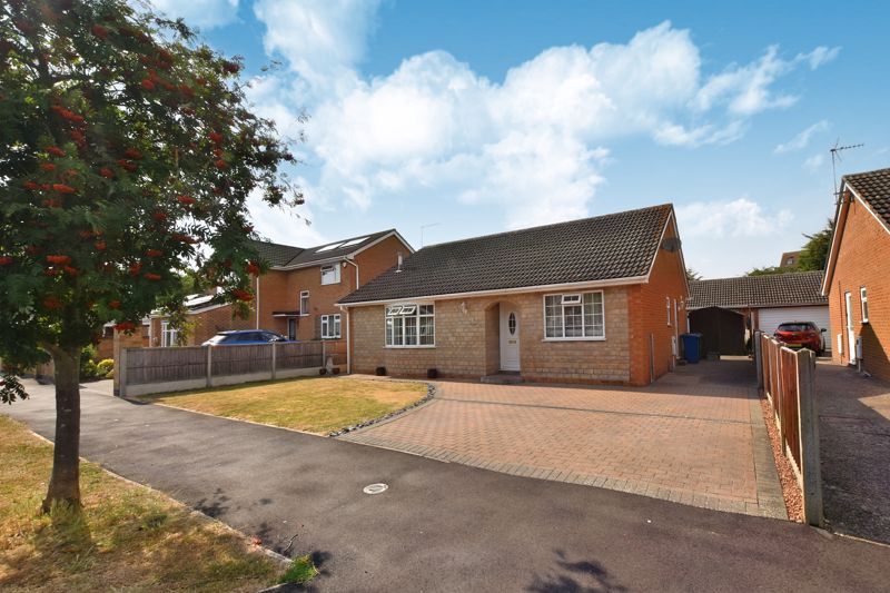 3 bed detached bungalow for sale in Holme Drive, Sudbrooke, Lincoln LN2
