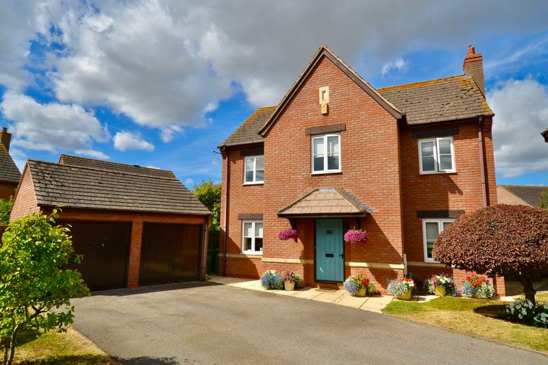 6 bed detached house for sale in Churchward Close, Honeybourne WR11