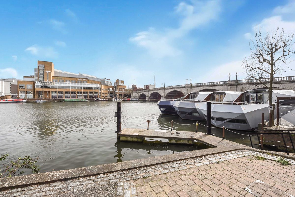 1 bed flat to rent in Marina Place, Hampton Wick, Kingston Upon Thames