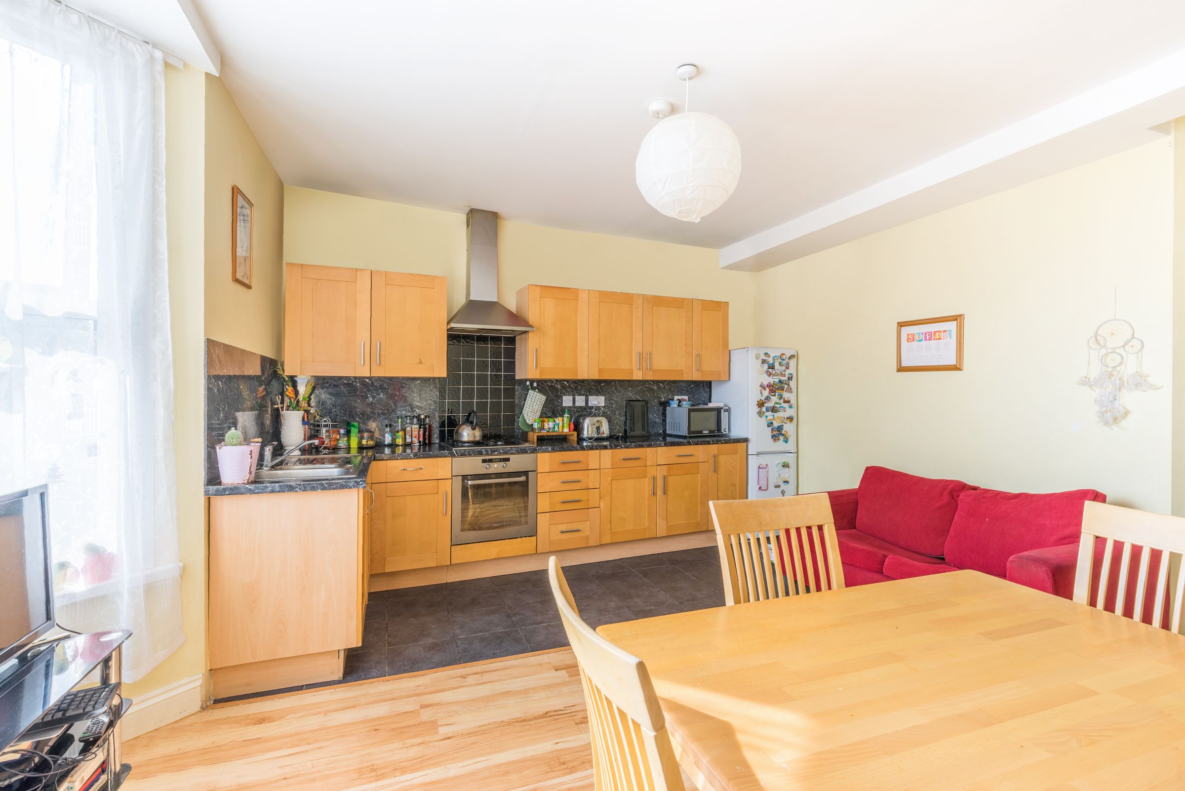 2 bed flat to rent in Hoe Street, Walthamstow, London E17 Zoopla