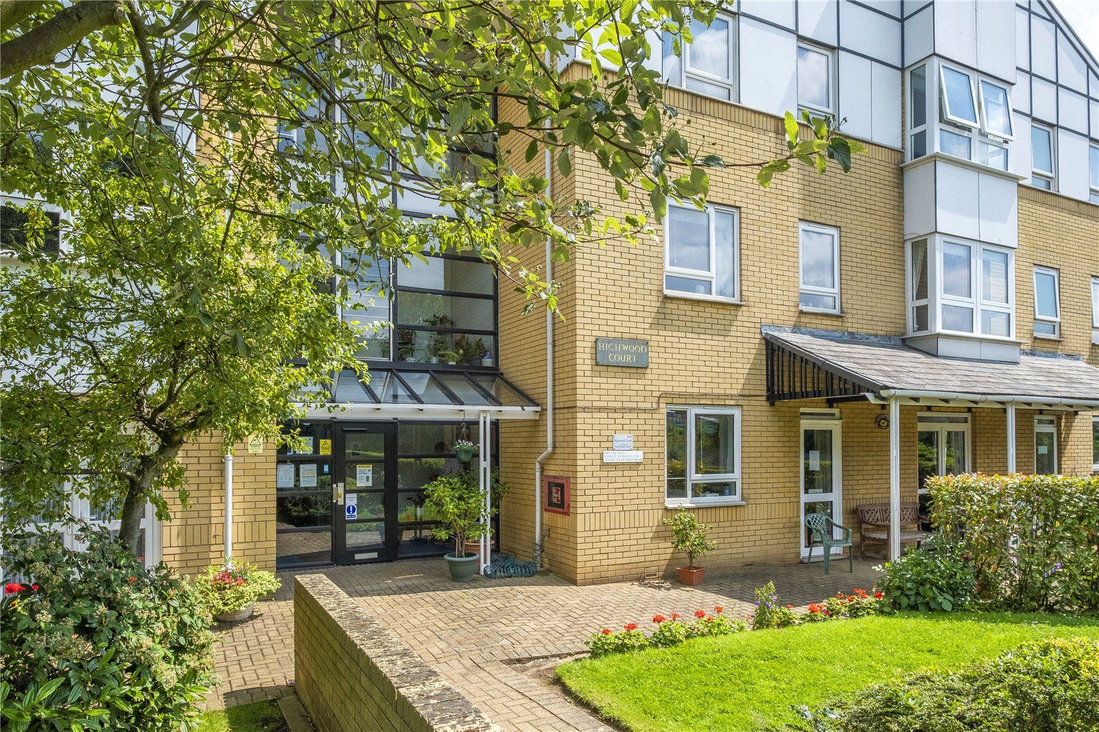 1 bed flat for sale in Highwood Court, Potters Lane, New EN5 Zoopla