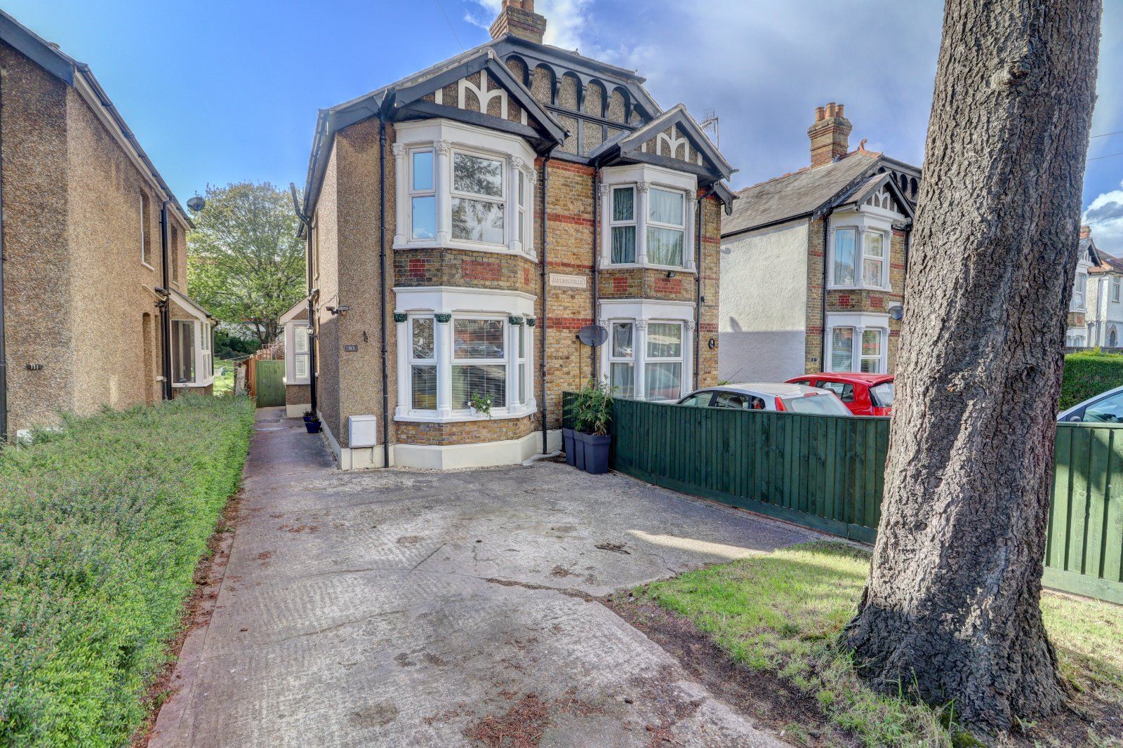 3 bed semidetached house for sale in Hughenden Road, High