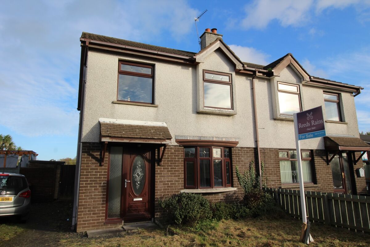 3 bed semidetached house for sale in Bessfield Close, Carrickfergus