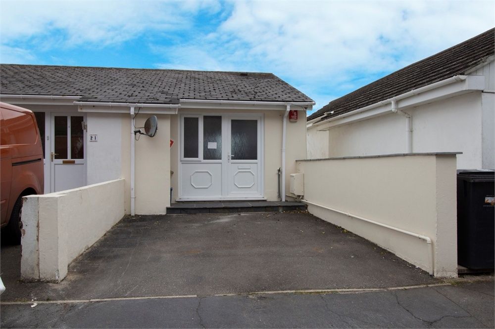 3 bed end terrace house for sale in Harts Close, Teignmouth, Devon TQ14
