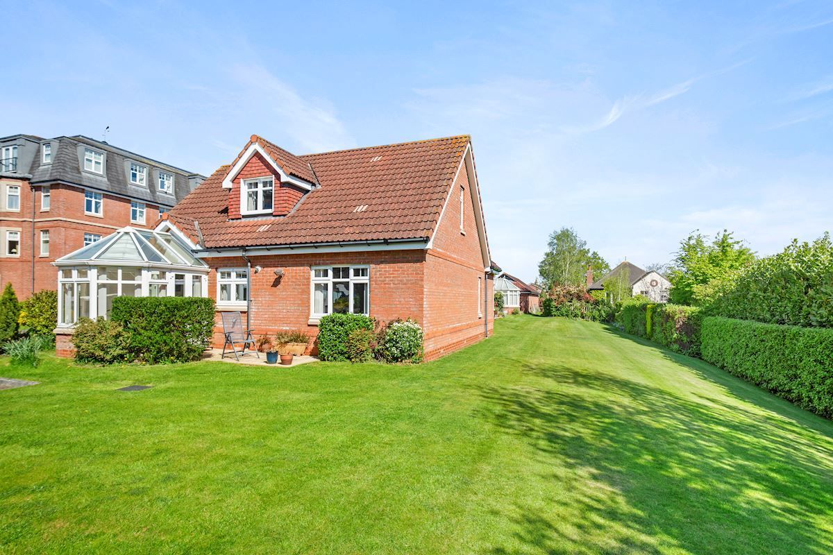 2 bed bungalow for sale in Kinglake Drive, Blagdon Village, Taunton