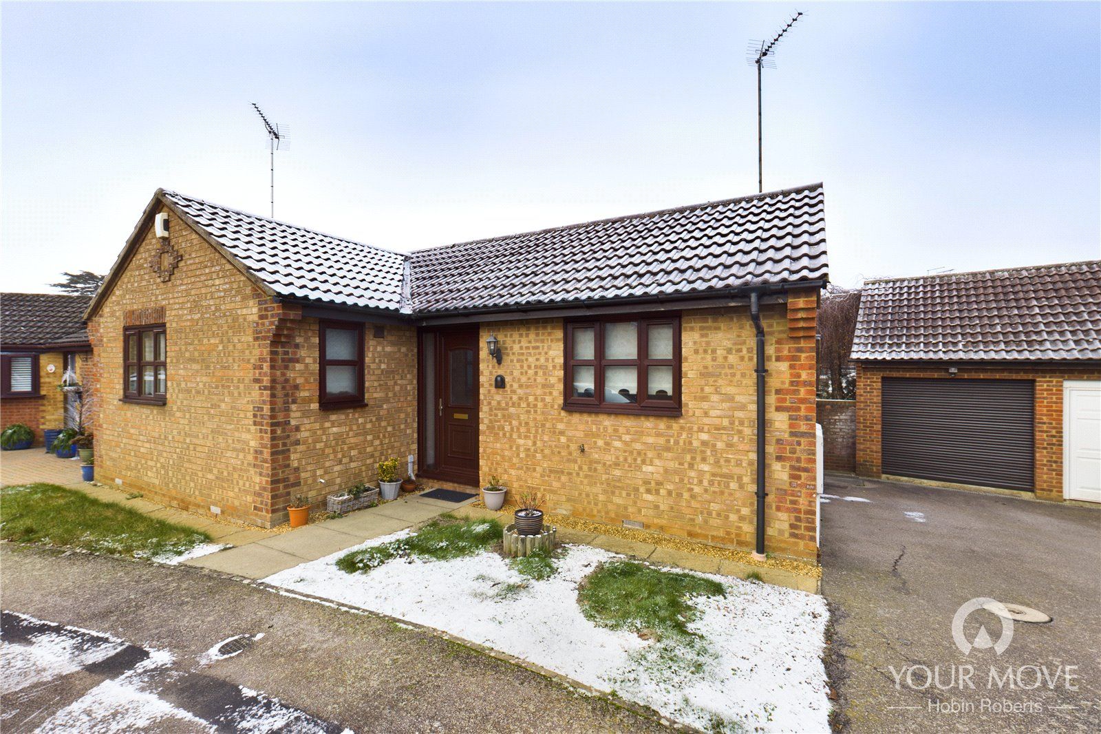 2 bed bungalow for sale in Lockwood Close, Kingsthorpe, Northampton NN2