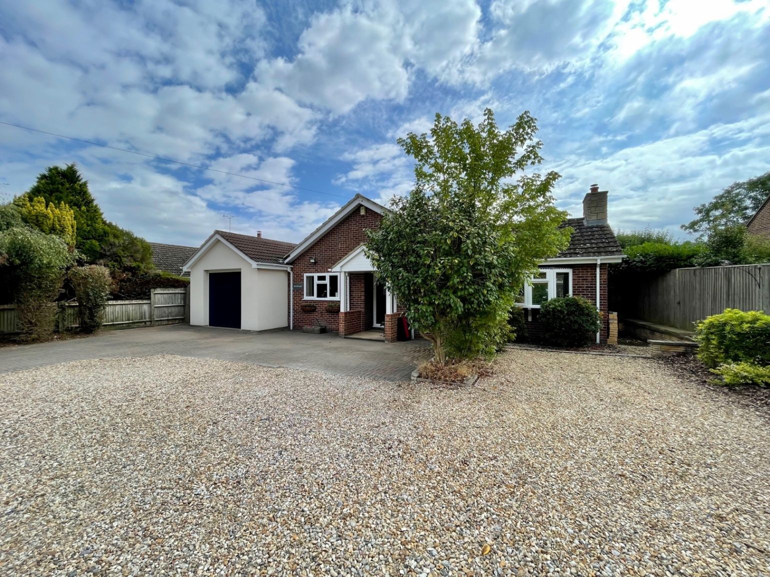 4 bed bungalow for sale in Long Lane, Cold Ash, Berkshire RG18 Zoopla