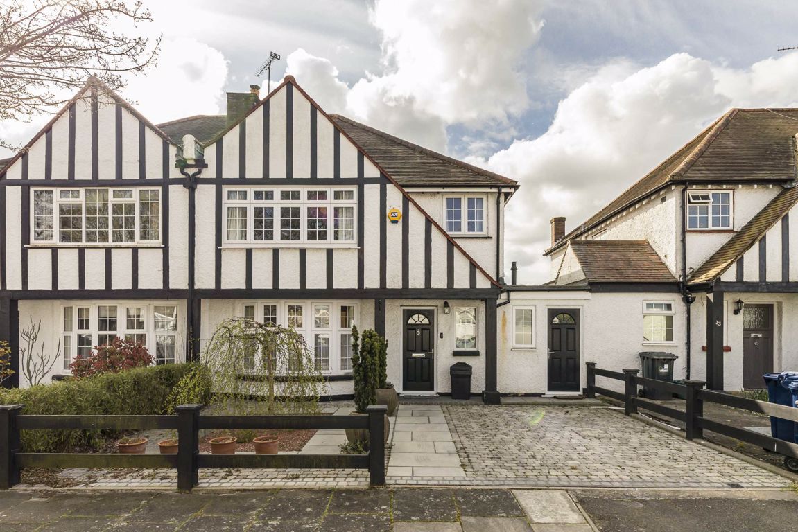 Queen Annes Gardens, London W5  