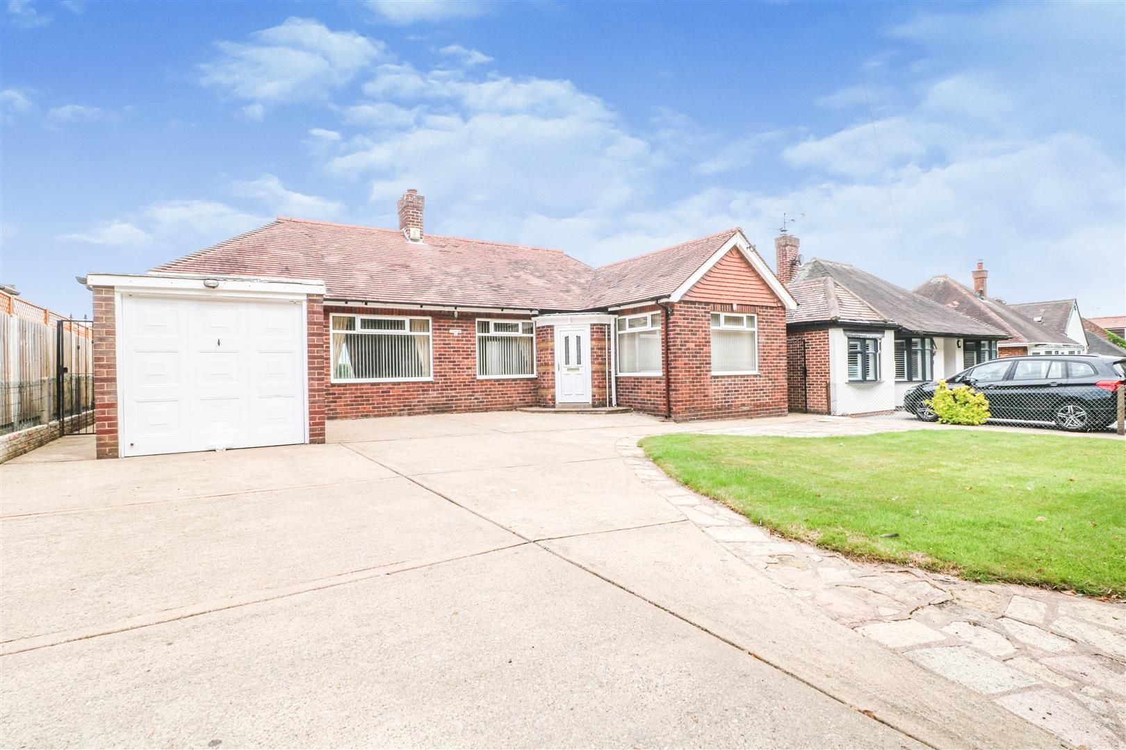 3 bed detached bungalow for sale in Lilly Hall Road, Maltby, Rotherham