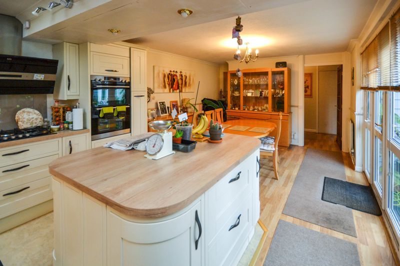 4 bed bungalow for sale in Eastbrooks Place, Pitsea, Basildon SS13 Zoopla