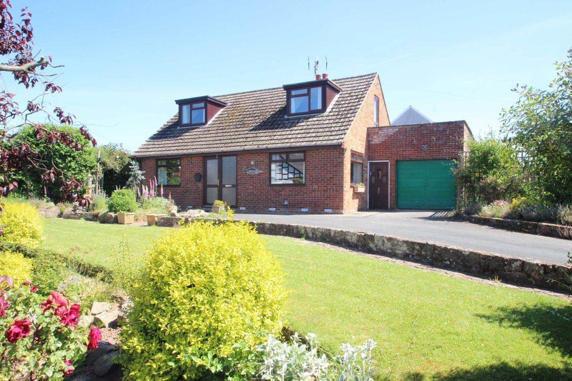 3 bed detached bungalow for sale in Orchard Close, MoretonOnLugg